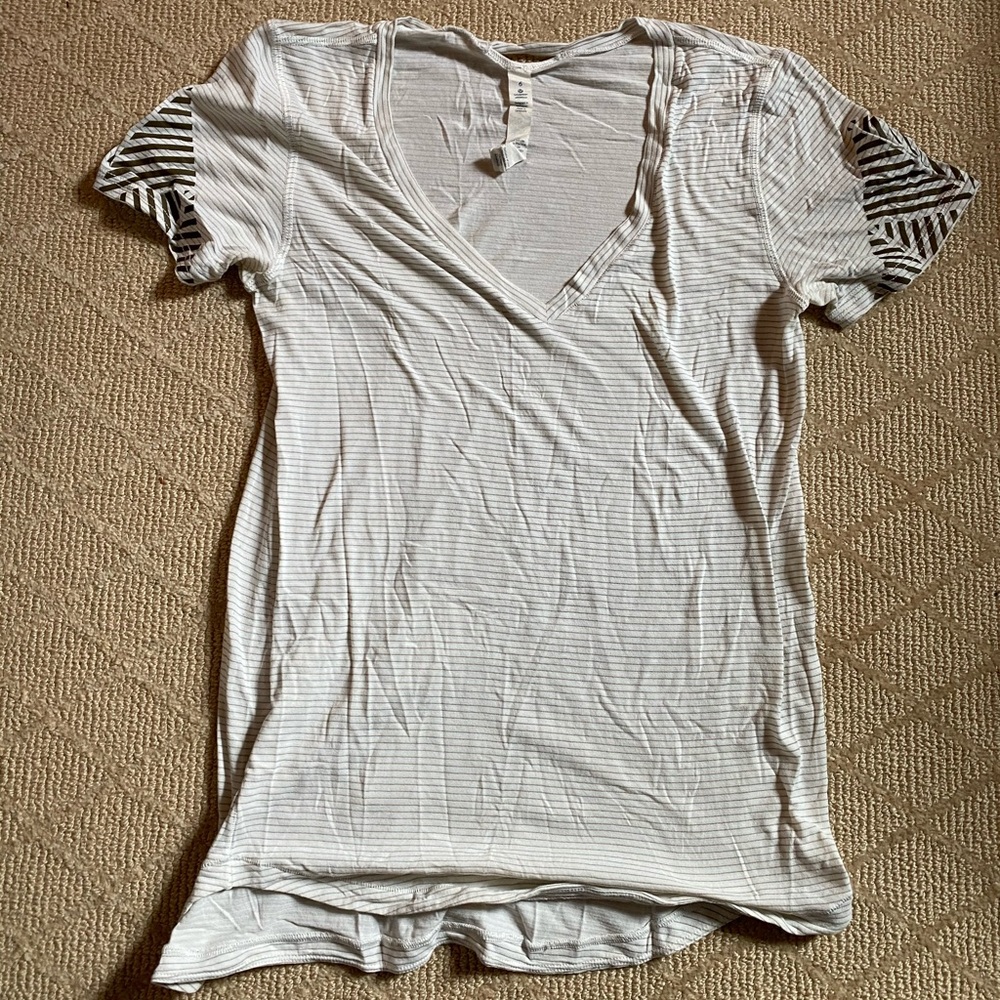 Lululemon Striped Short-sleeve  Gold sleeves - 6